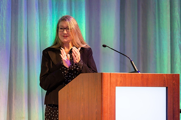 E89A2261